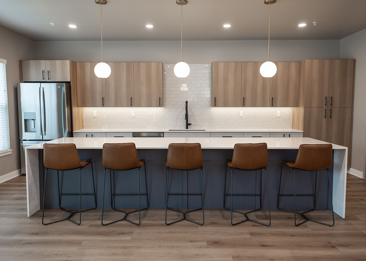 Stratford Pointe Apartments kitchen bar area with bar stools
