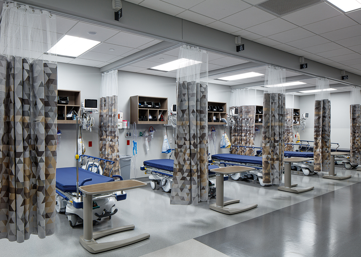 Iowa Ortho River Hills Surgery Center Recovery Room with beds and curtains